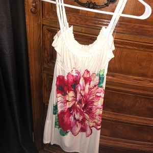 Dresses! Size medium and large! Selling as a lot